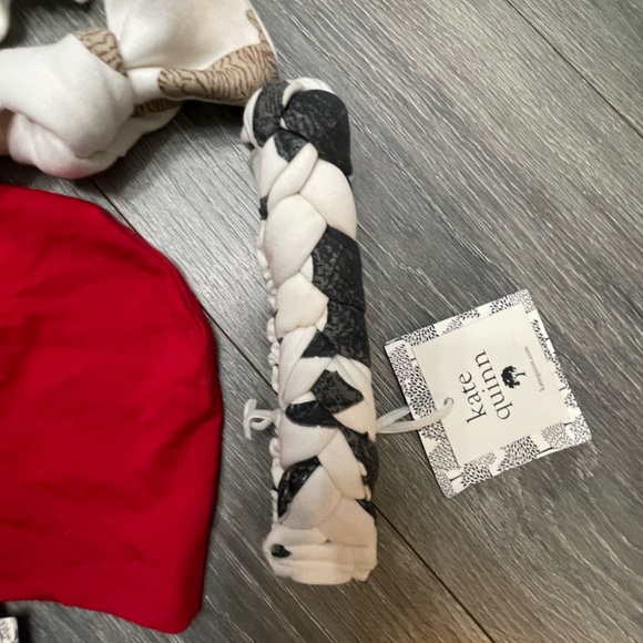 Kate Quinn lot - Picture 2 of 5